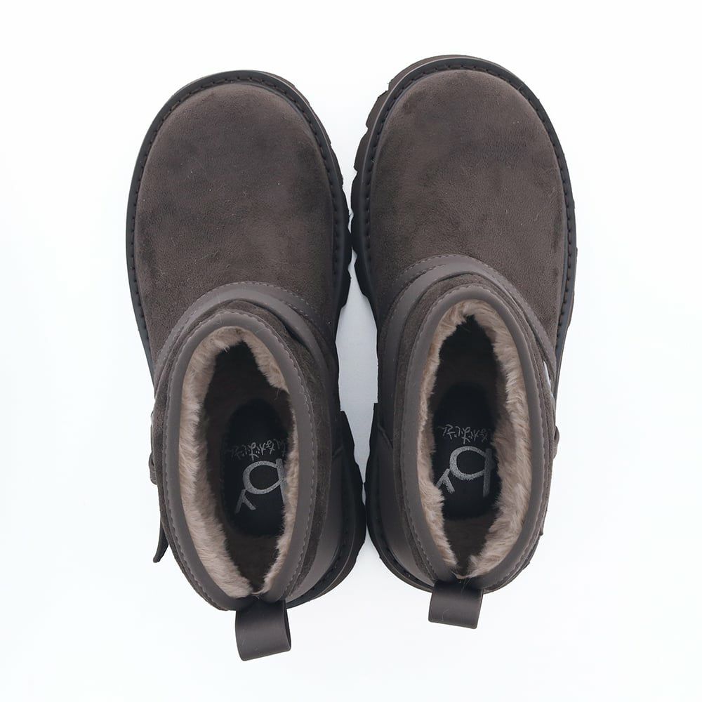 ライニングからインソールまでたっぷりファーで包まれます