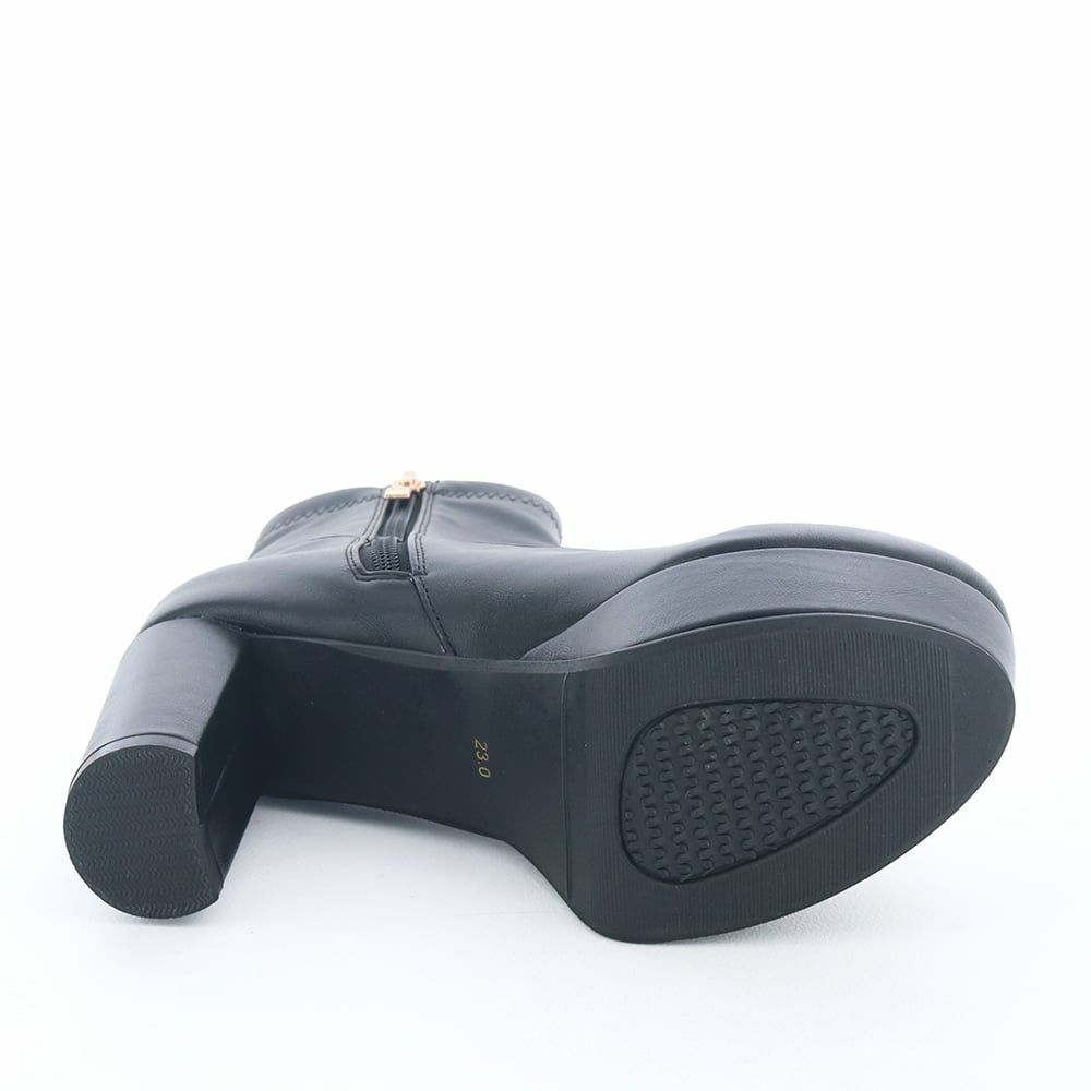 前底にも厚みがあり傾斜は5.5cmほど