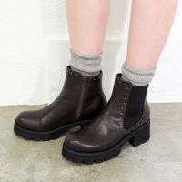 ダークブラウン