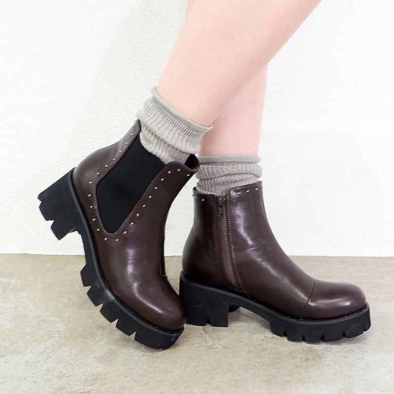 ダークブラウン