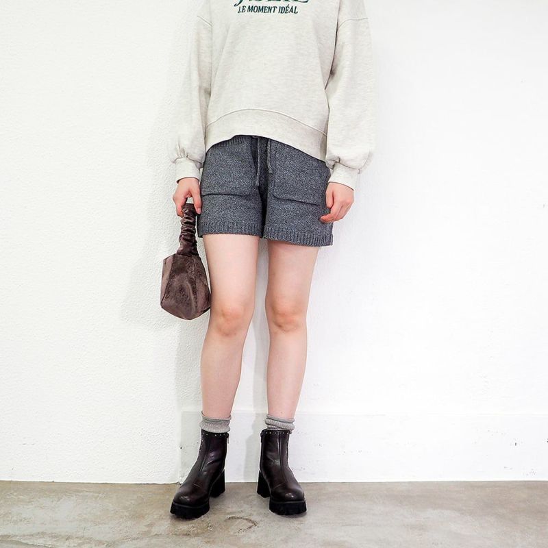 ダークブラウン