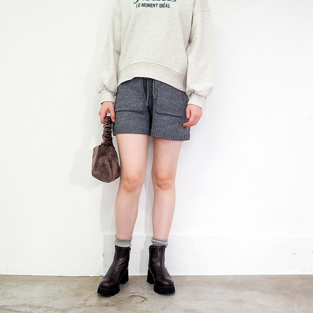 ダークブラウン