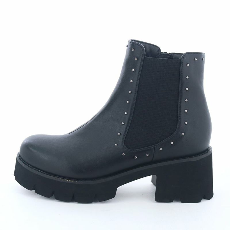 小さなスタッズがアクセントになったサイドゴアブーツ