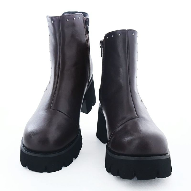 押し縁にもメタルをあしらって、ちょぴり辛口のデザイン