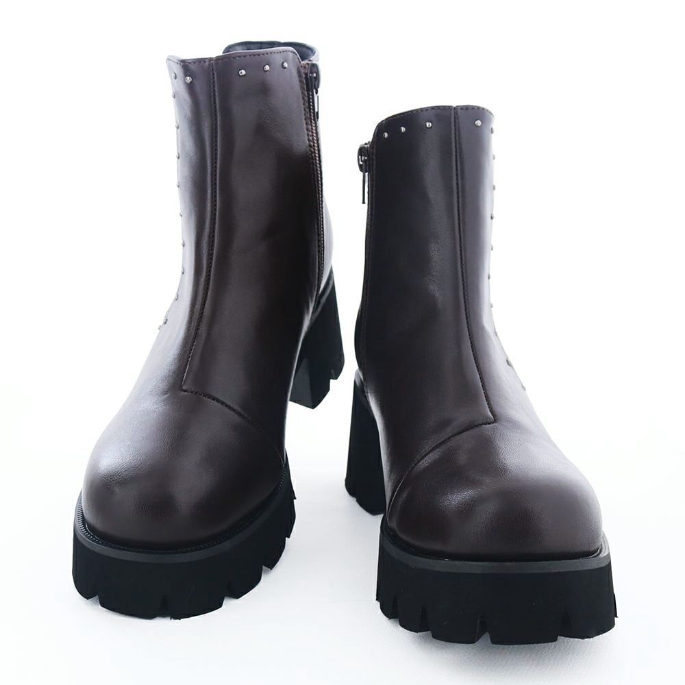 押し縁にもメタルをあしらって、ちょぴり辛口のデザイン