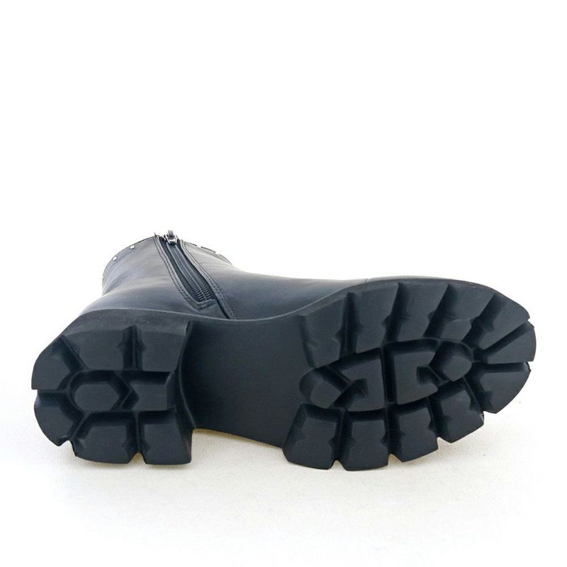 軽量ソールで1日履いても疲れない