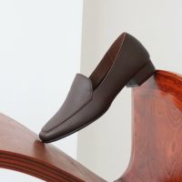 ダークブラウン