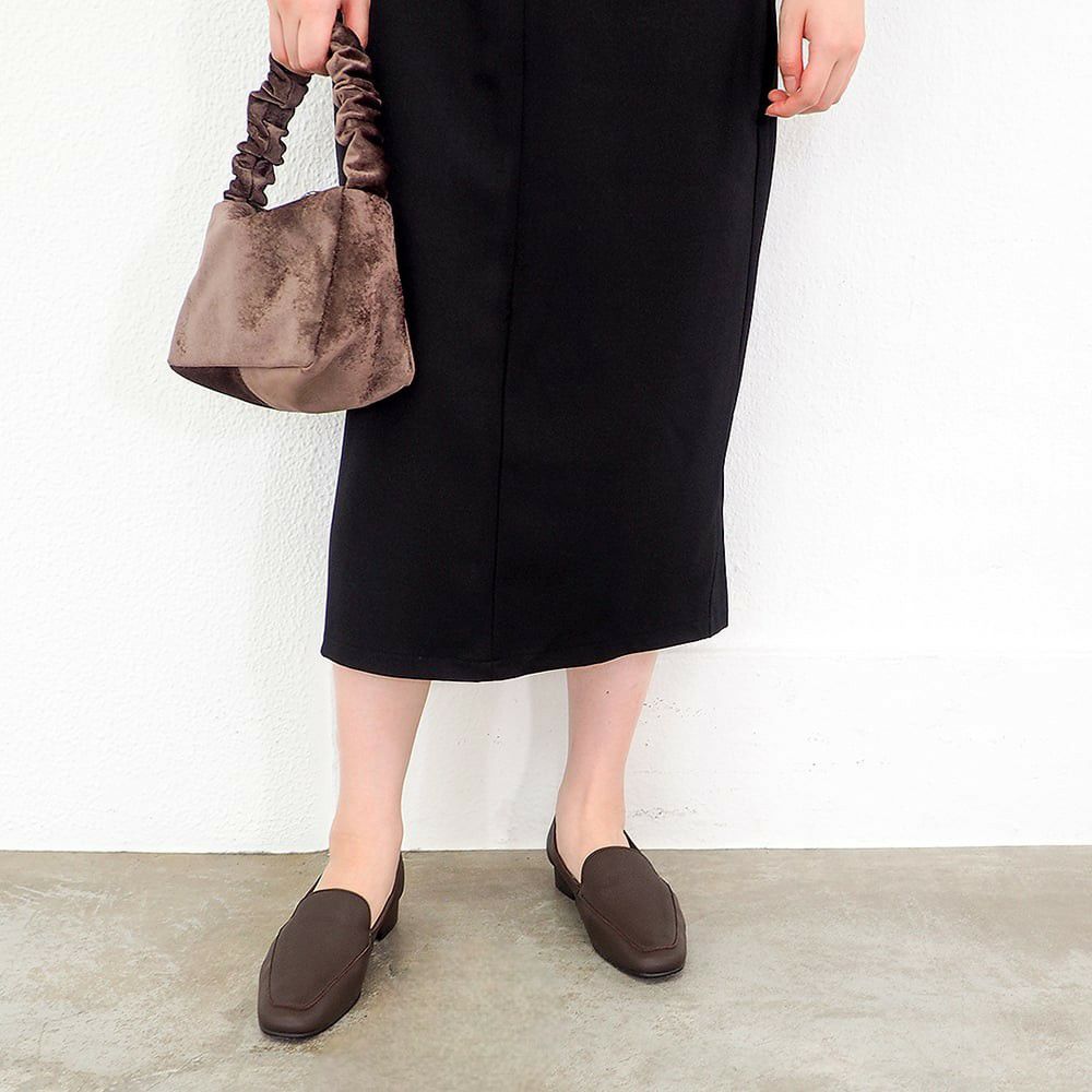 ダークブラウン