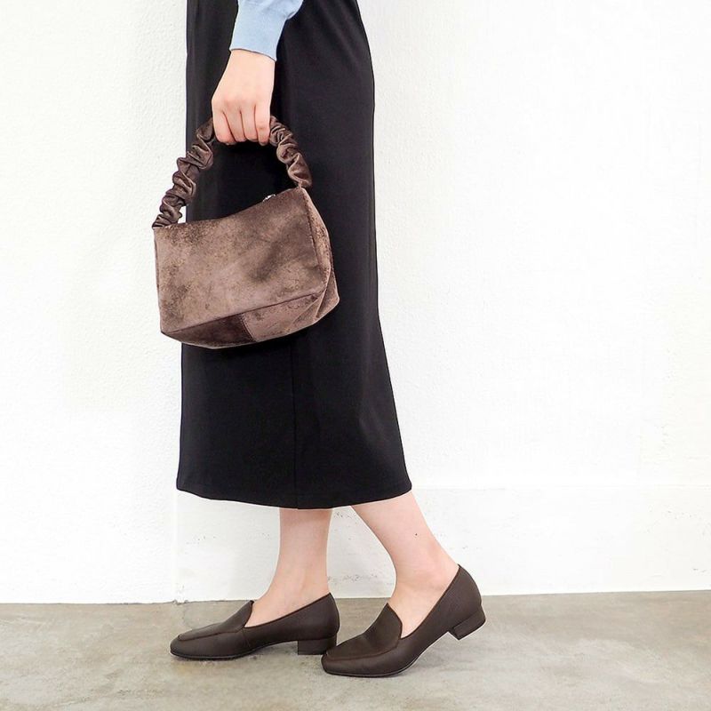 ダークブラウン