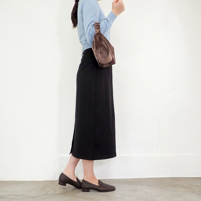 ダークブラウン