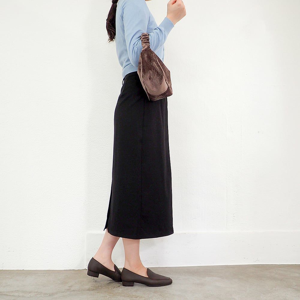 ダークブラウン