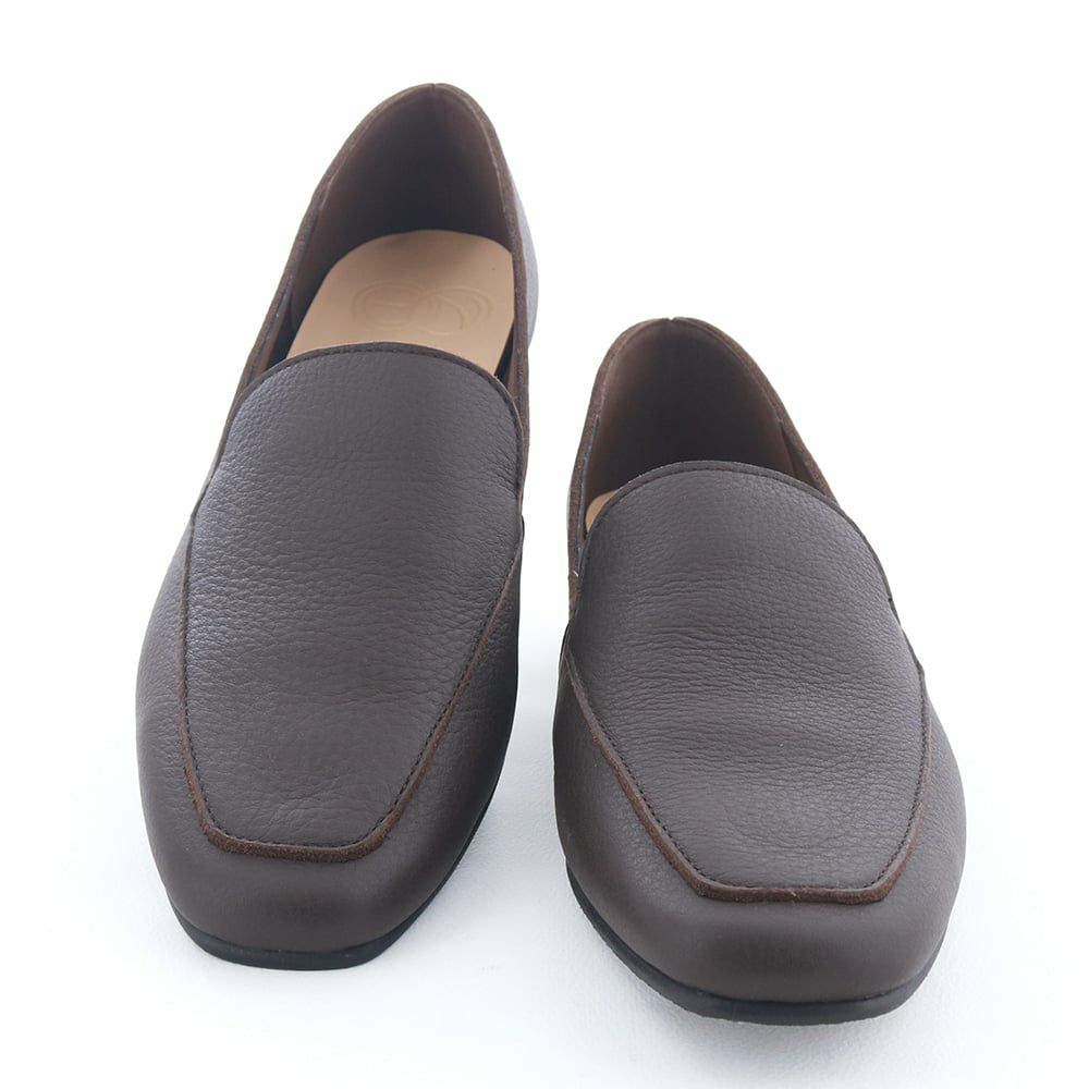 締め付け感のないソフトな作りでストレスフリーな履き心地です