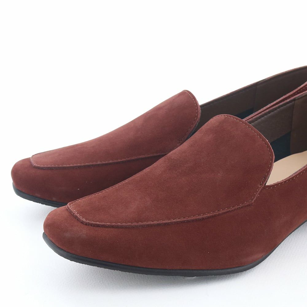 起毛レザーのチョコレートは秋コーデの主役に