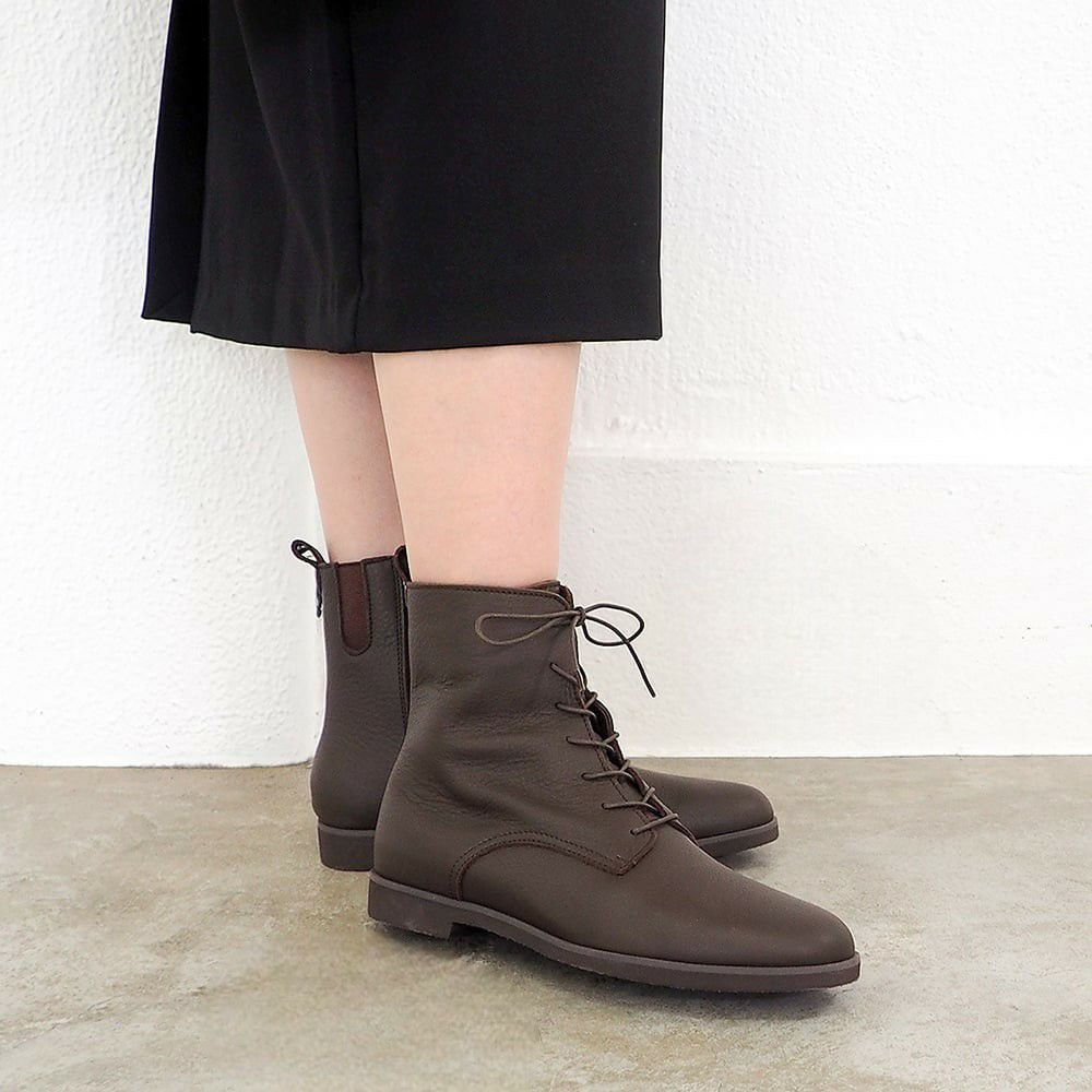 ダークブラウン