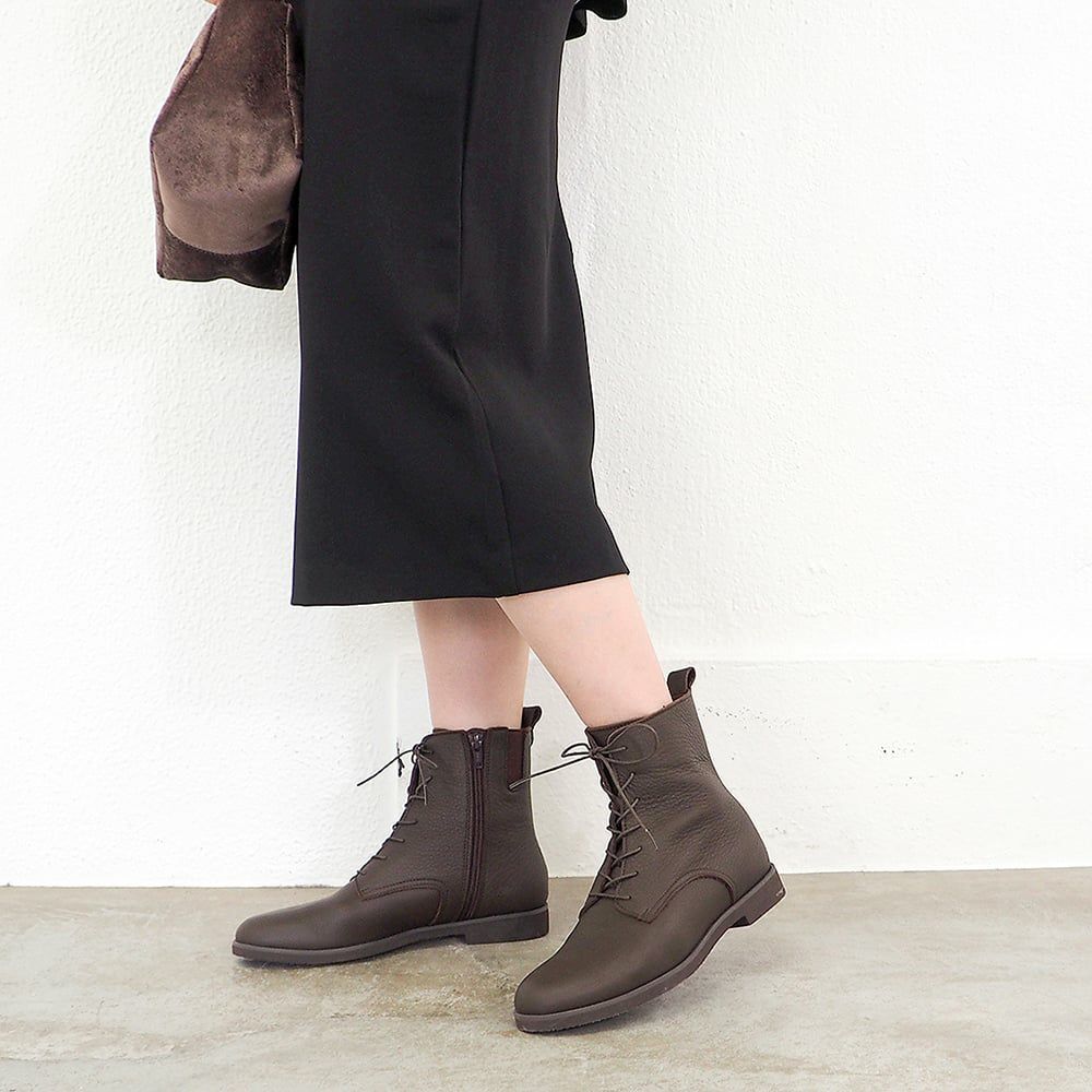 ダークブラウン