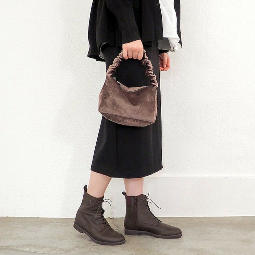 ダークブラウン