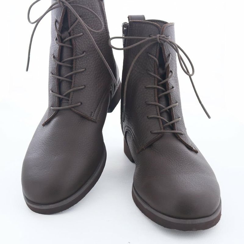 やわらかな作りとシンプルなデザインで、デイリーユースしやすい一足