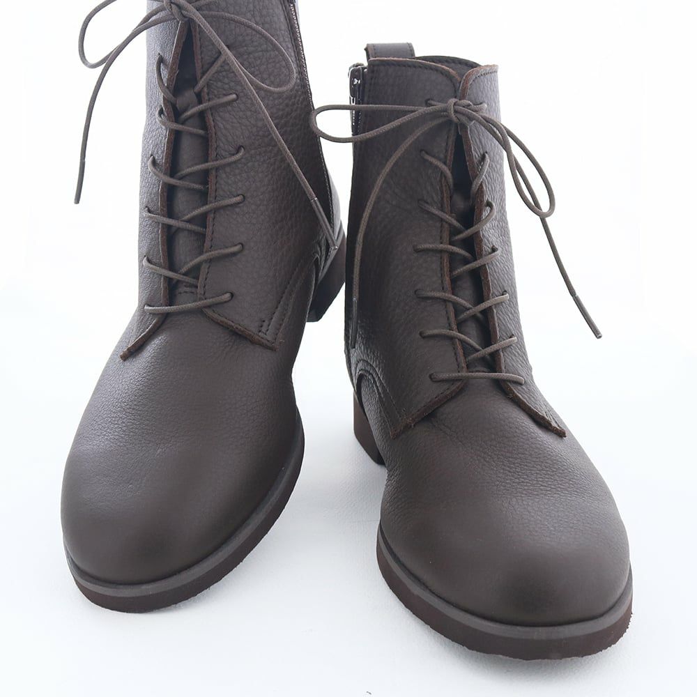 やわらかな作りとシンプルなデザインで、デイリーユースしやすい一足