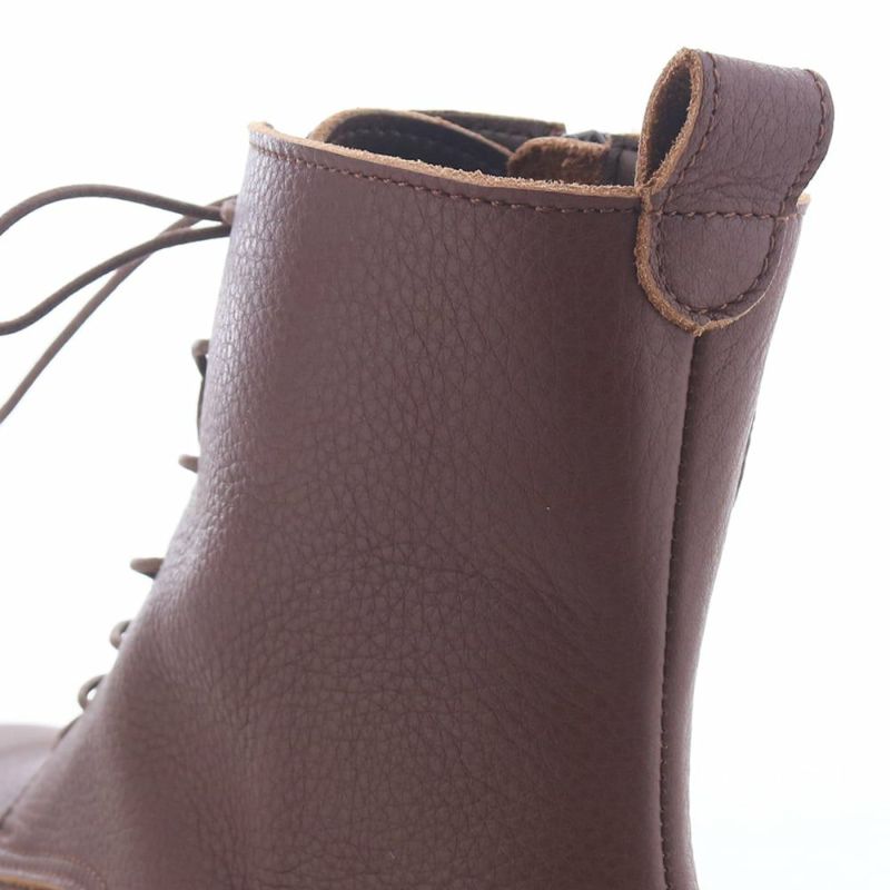 かかとループがワンポイント。後ろ姿のアクセントになっています