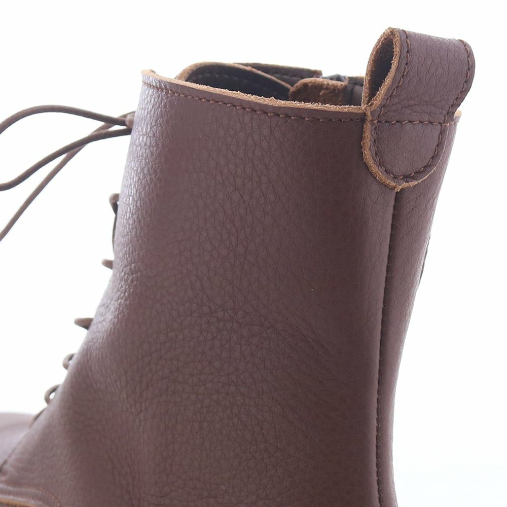 かかとループがワンポイント。後ろ姿のアクセントになっています