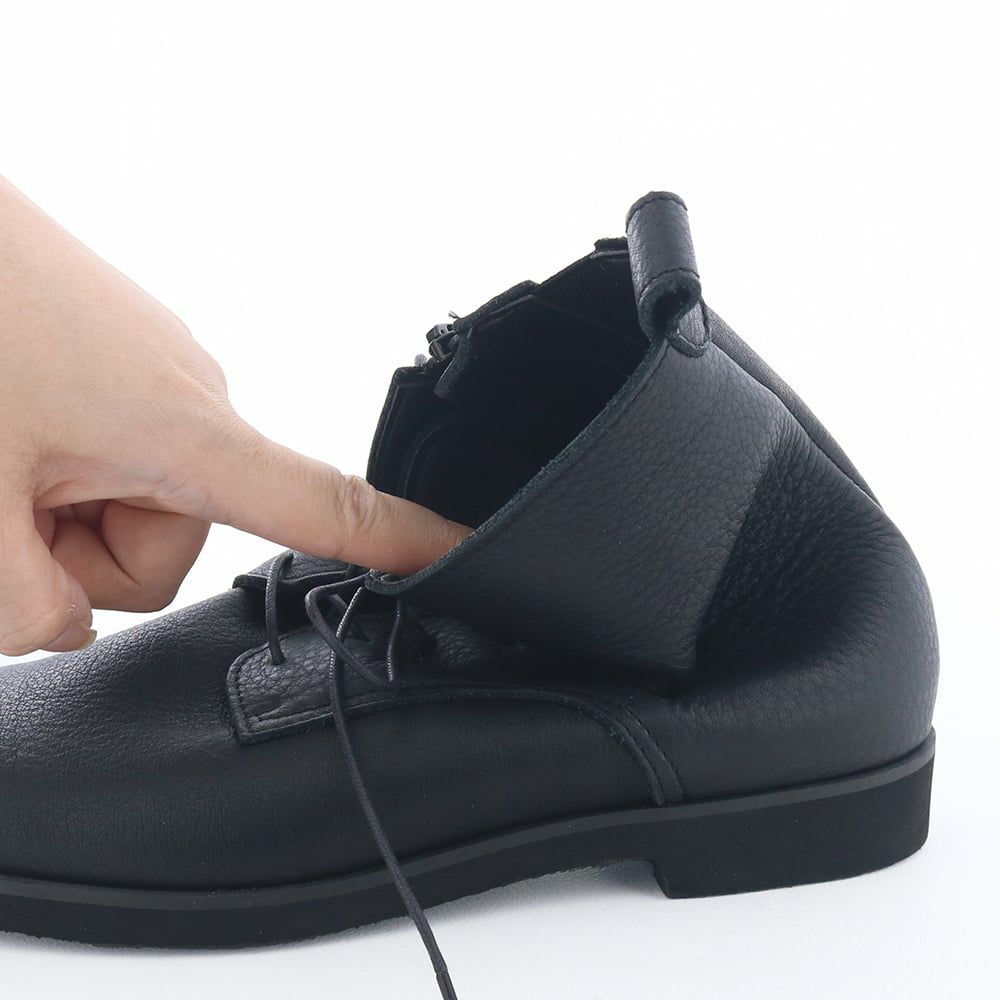 足首回りもソフト。足を動かしやすくなっています