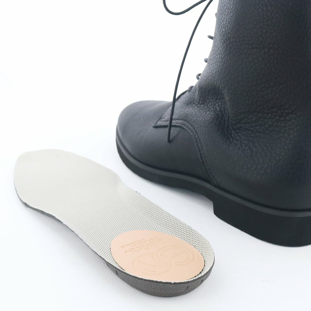 インソールはクッション入りのカップインソール