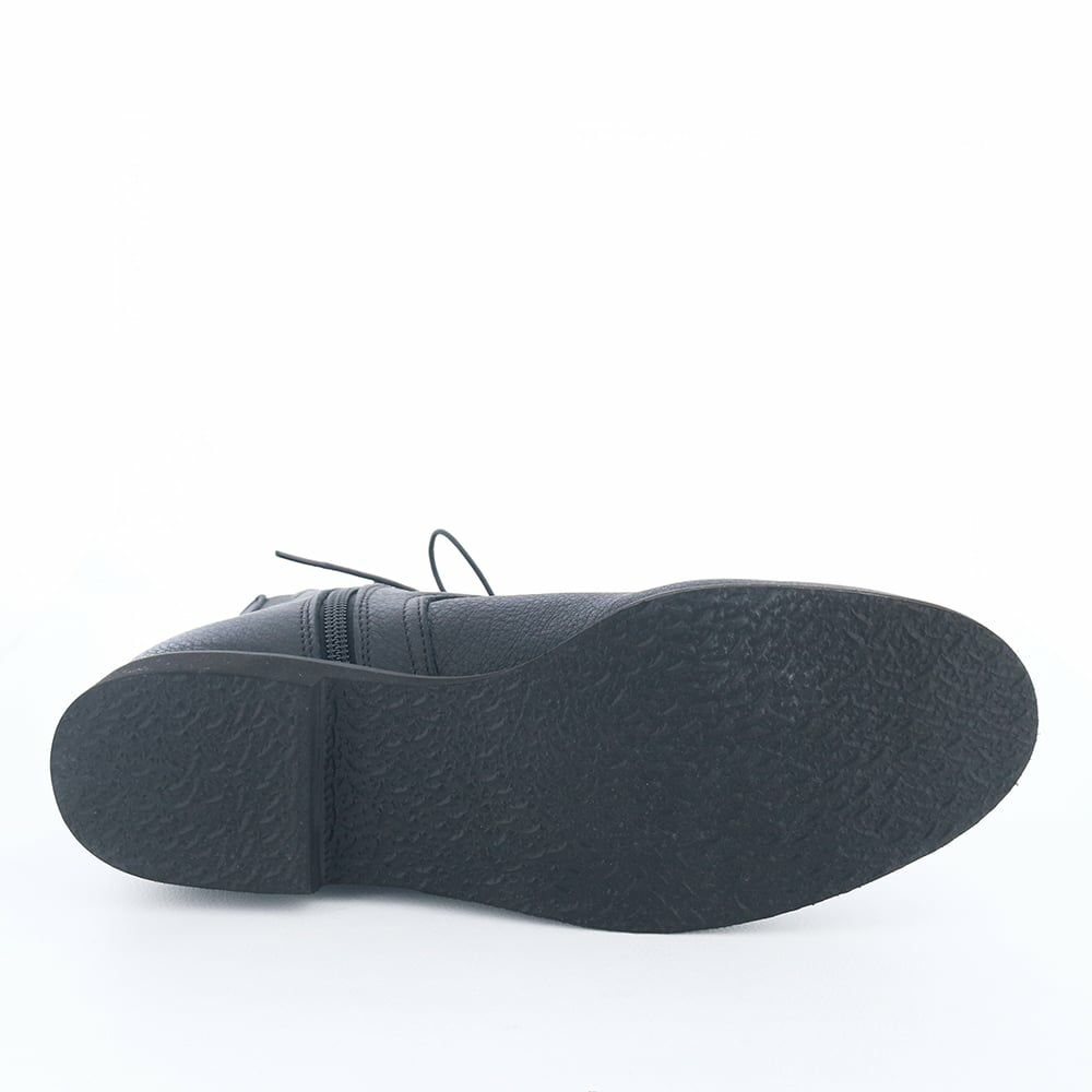 中底に防水シートを敷いているので底面からも浸水しにくくなっています