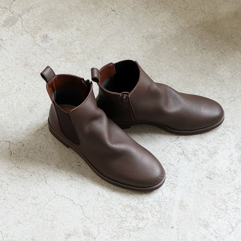 ダークブラウン