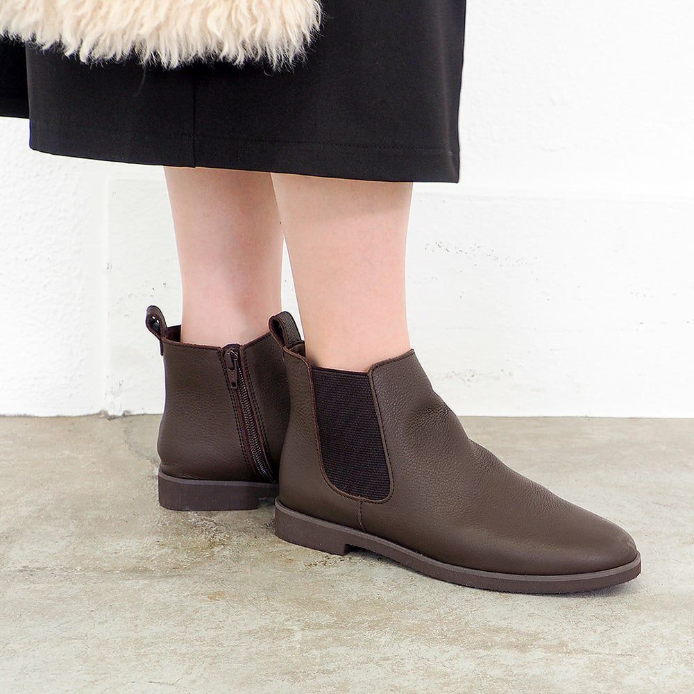 ダークブラウン