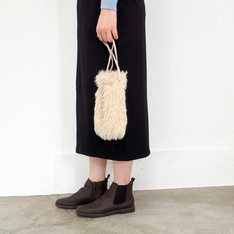 ダークブラウン