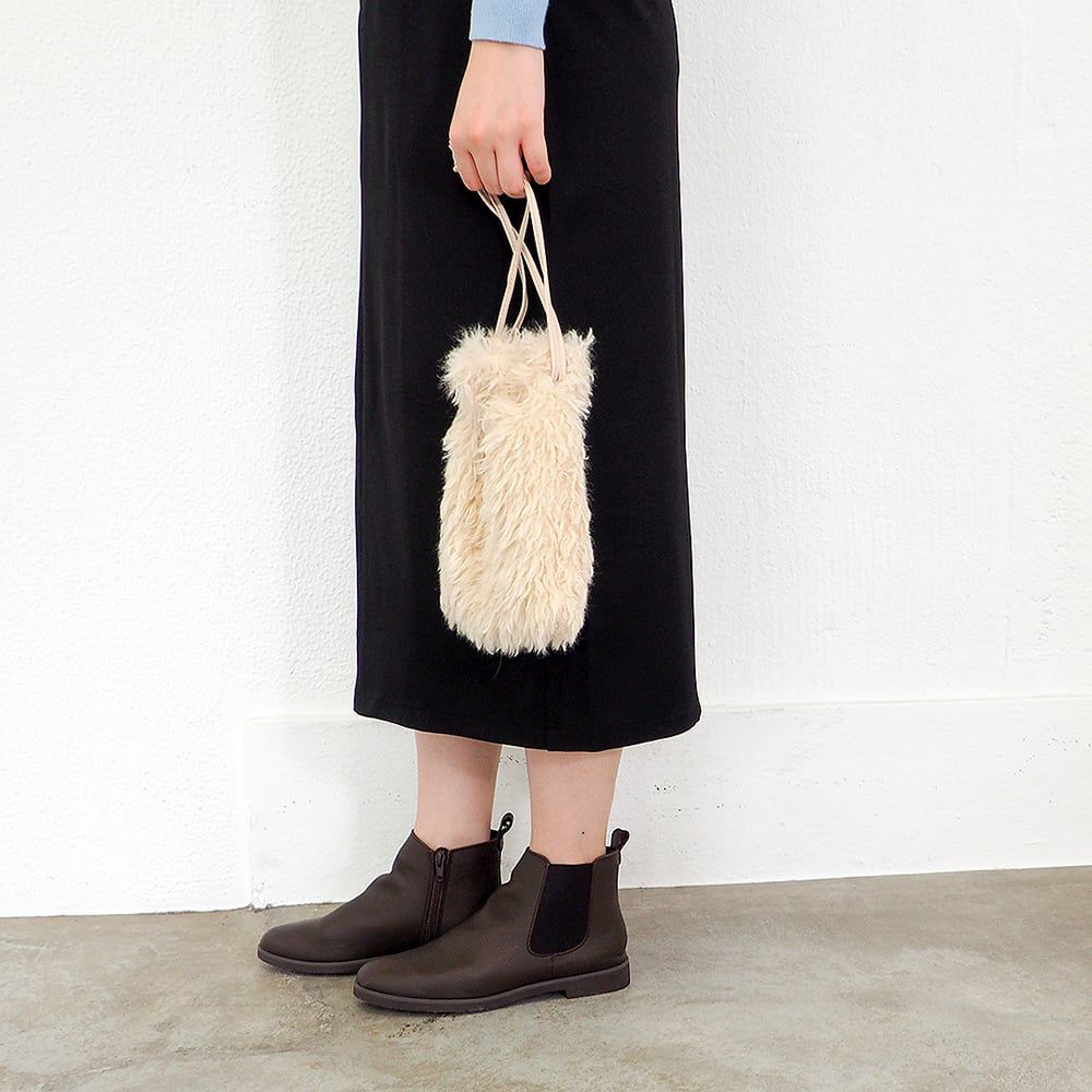 ダークブラウン