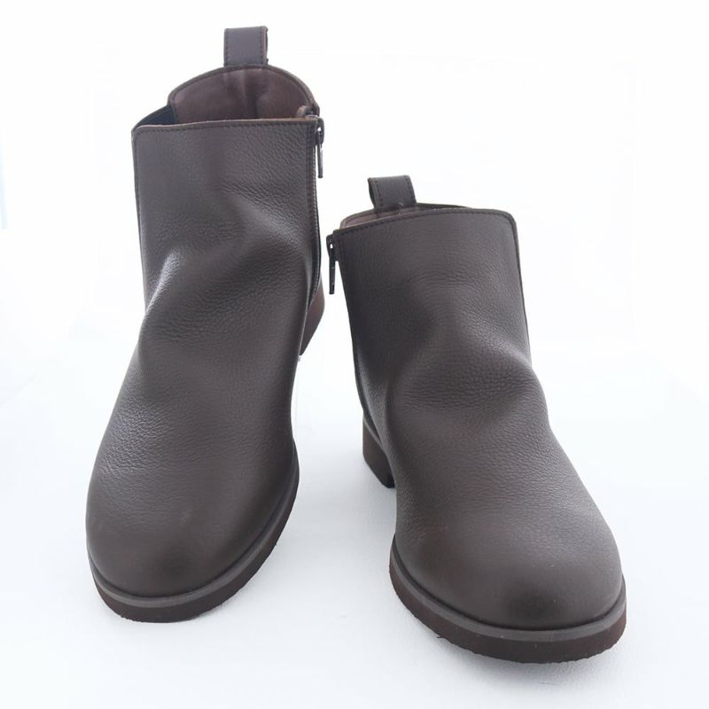 見た目通りの履きやすさで気負わず履ける一足です