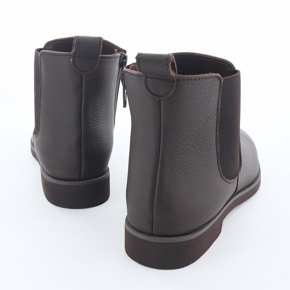 短め丈でパンツにもスカートにも合わせやすい