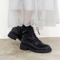 ブラック