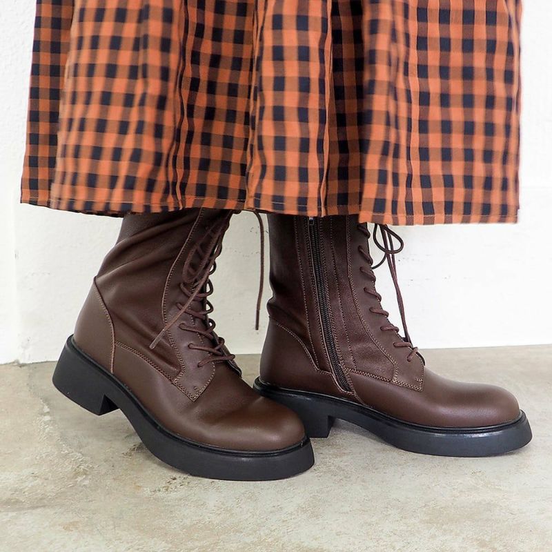 ダークブラウン