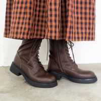 ダークブラウン