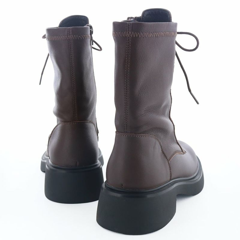 ベーシックなデザインと履きやすさでデイリーユースに最適な一足です