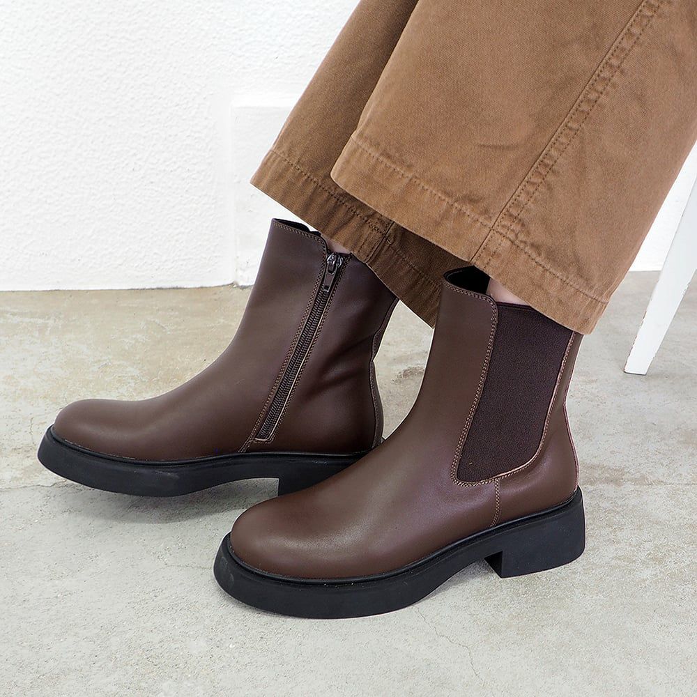 ダークブラウン