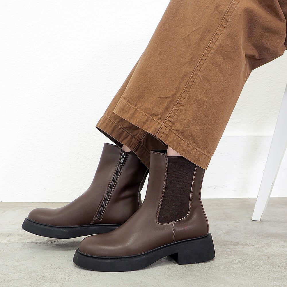 ダークブラウン