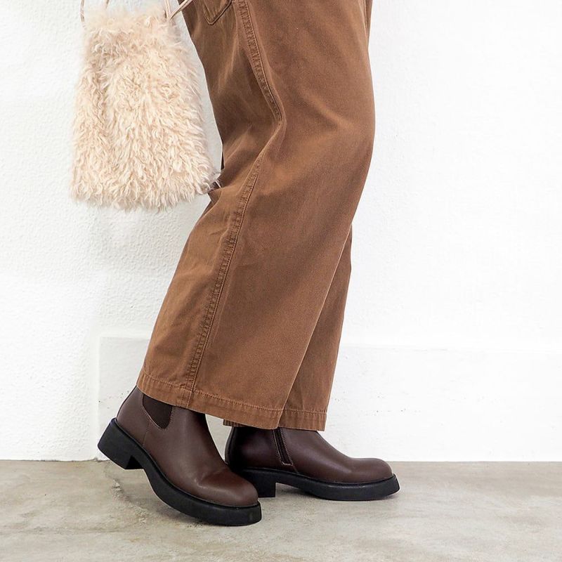 ダークブラウン