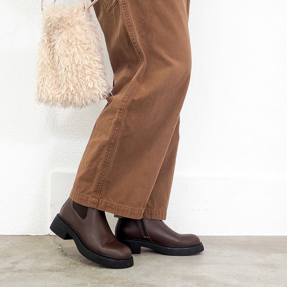 ダークブラウン