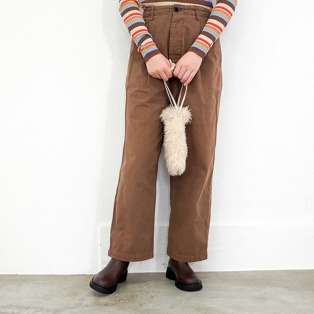 ダークブラウン