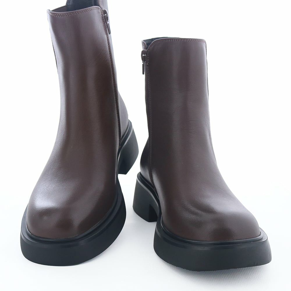 ベーシックなデザインで幅広いスタイルに合わせられます