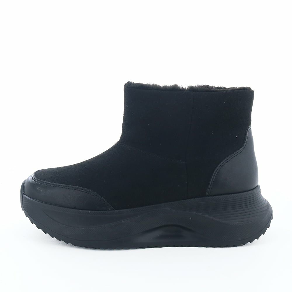 冬の足元をしっかり守ってくれる暖かブーツ