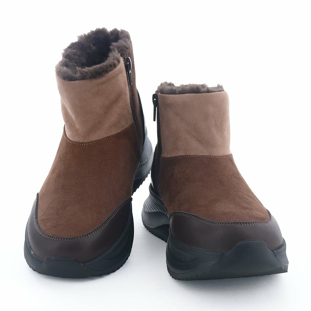 ムートン×スニーカーのハイブリットなデザインが新鮮