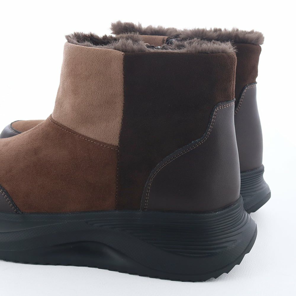 素材やカラーのコンビ感がコーディネートのアクセントに