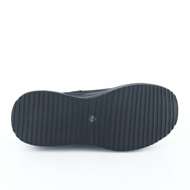 ソール全体に厚みがあり底冷えしにくくなっています