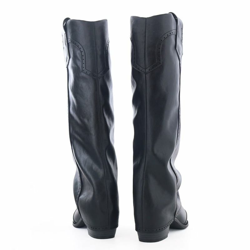 脚のラインを拾わないルーズスタイルで美脚効果も期待できます