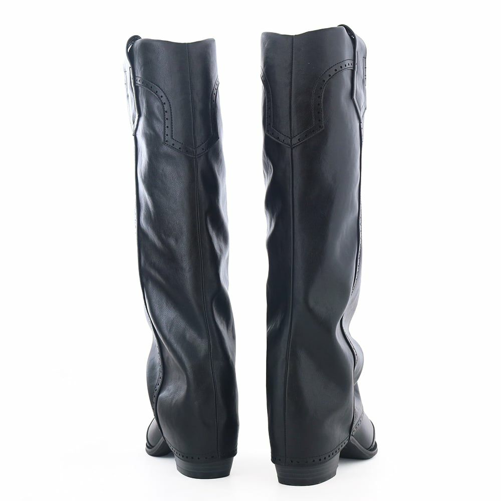 脚のラインを拾わないルーズスタイルで美脚効果も期待できます