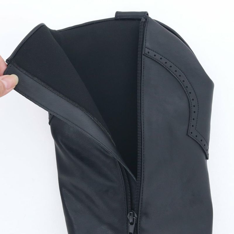 内側はふわふわのスポンジ生地で足あたりがソフト